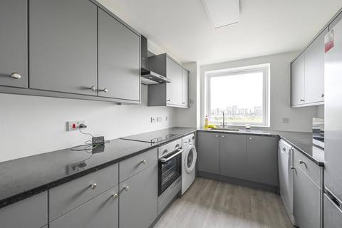 3 bedroom flat to rent, Felixstowe Court, Gallions Reach, London, E16