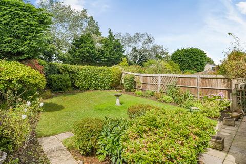 2 bedroom semi-detached bungalow for sale, Woodgates Close, Horsham, RH13