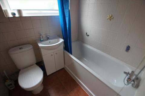 2 bedroom house to rent, Halefield Road, Tottenham, London, N17