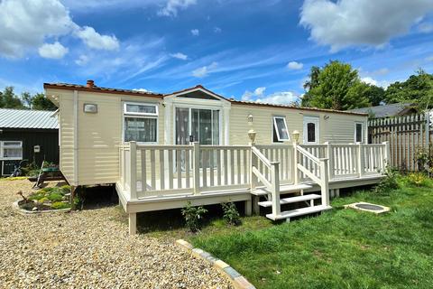 2 bedroom bungalow to rent, Farnham Road, Liss