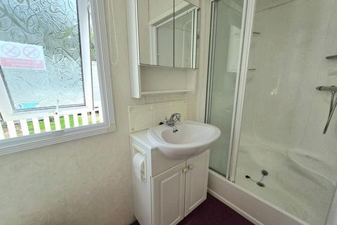 2 bedroom bungalow to rent, Farnham Road, Liss