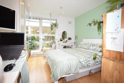 Studio to rent, Bethwin Road London SE5