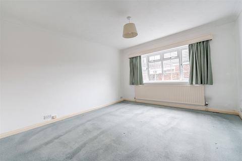 2 Cedar Close, Ferring, Worthing, BN12 5LH