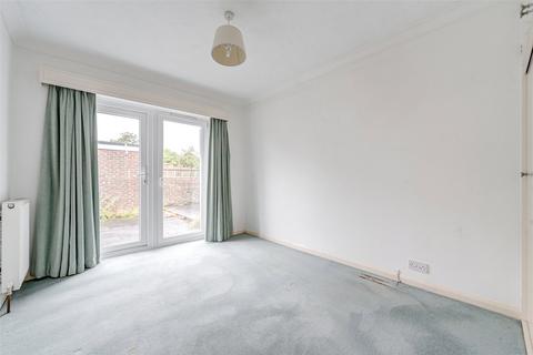 2 Cedar Close, Ferring, Worthing, BN12 5LH