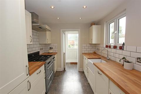 2 bedroom semi-detached house to rent, Jarvis Road, South Croydon