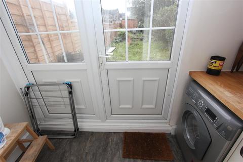 2 bedroom semi-detached house to rent, Jarvis Road, South Croydon