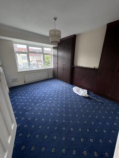 4 bedroom semi-detached house to rent, Burnham Gardens, Hounslow TW4