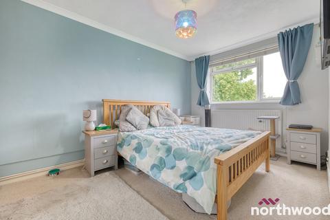 2 bedroom flat for sale, Haig Court, Chelmsford, CM2