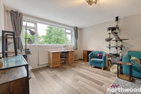 2 bedroom flat for sale, Haig Court, Chelmsford, CM2