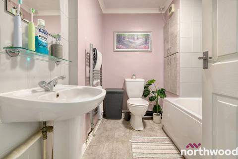 2 bedroom flat for sale, Haig Court, Chelmsford, CM2