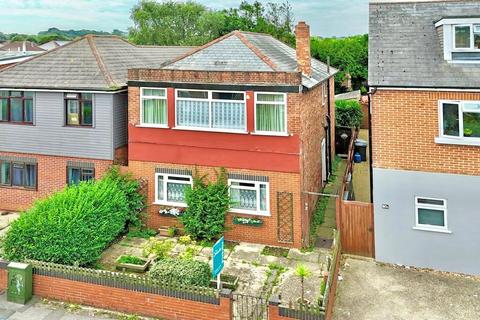 92 Cranleigh Road, Bournemouth, BH6 5JL
