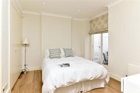 2 bedroom flat to rent, 12-13 Kensington Court, London W8