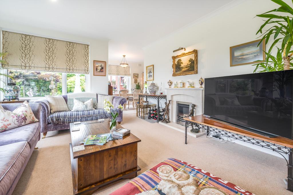Lounge / Dining Room