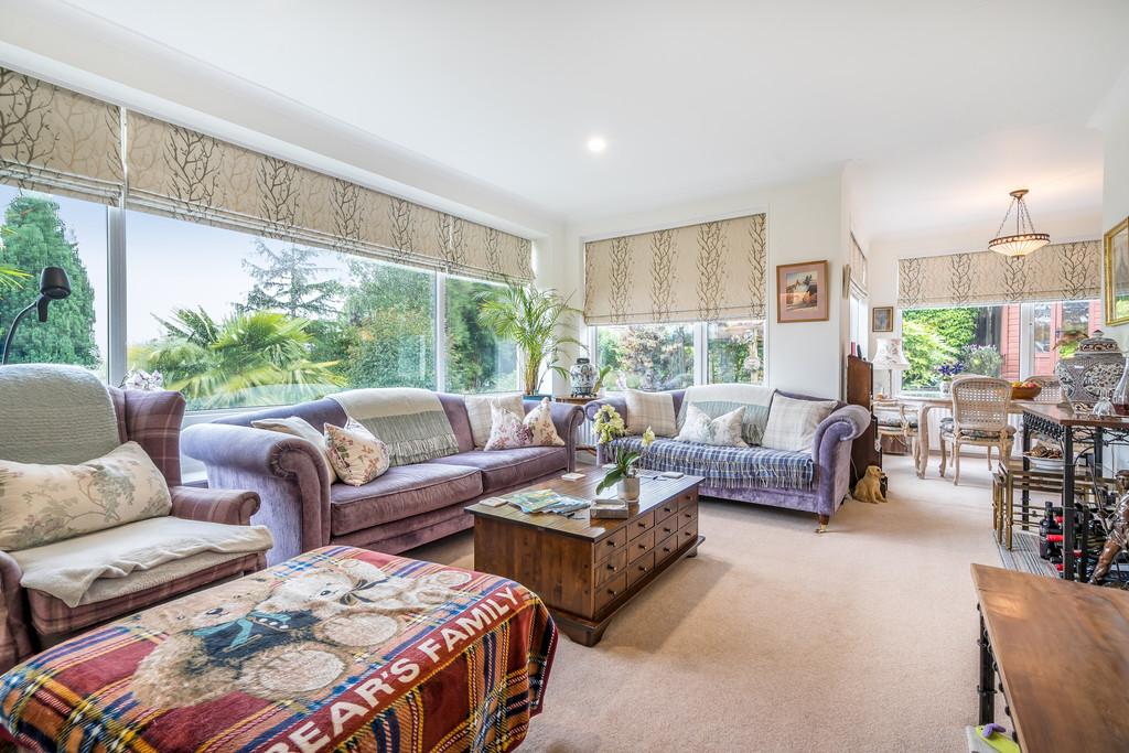 Lounge / Dining Room