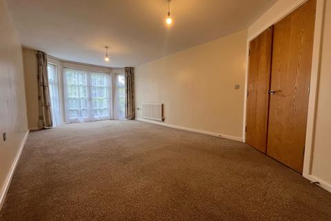 2 bedroom flat to rent, Oak House, Lucas Court, Leamington Spa, CV32