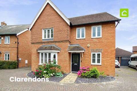 4 bedroom detached house for sale, Haine Close, Horley RH6