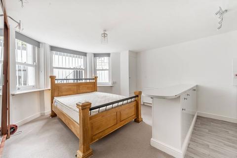 Studio to rent, Emperor's Gate, South Kensington, London, SW7