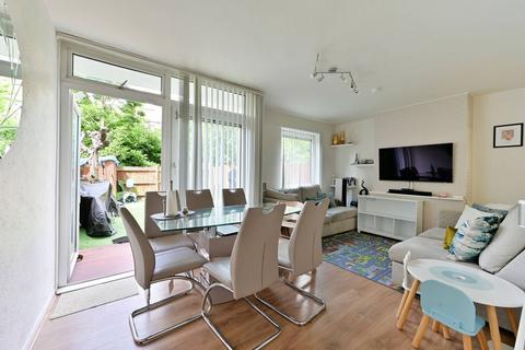 3 bedroom maisonette for sale, Windlesham Grove, Southfields, London, SW19