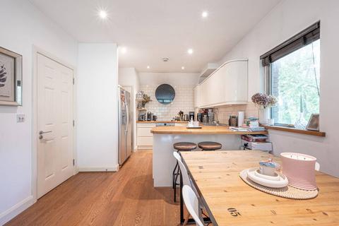 2 bedroom flat to rent, Daleham Gardens, Hampstead, London, NW3
