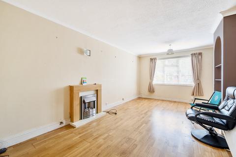 2 bedroom ground floor flat for sale, Vellum Drive, Carshalton