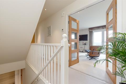 30 Burnbrae Grove, Edinburgh, EH12 8BF