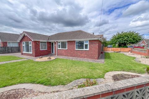 3 bedroom bungalow to rent, The Crescent, Holton le Clay, N E Lincolnshire, DN36
