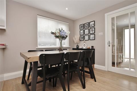 34 Heath Drive, Brookwood, Woking, GU24 0HG