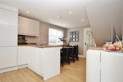 34 Heath Drive, Brookwood, Woking, GU24 0HG