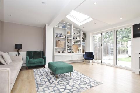 34 Heath Drive, Brookwood, Woking, GU24 0HG