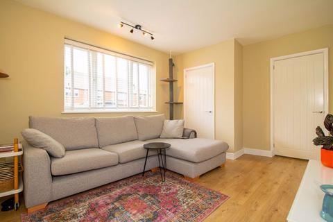 18 Farm Road, Warlingham, CR6 9DH