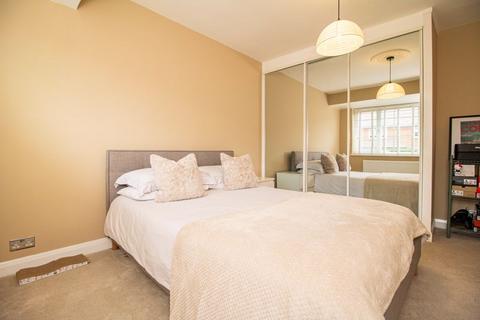 18 Farm Road, Warlingham, CR6 9DH