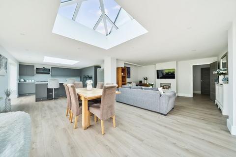 4 bedroom detached house for sale, Whitfield
