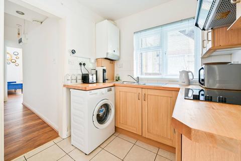 1 bedroom flat to rent, Chapter Road, Kennington, London, SE17