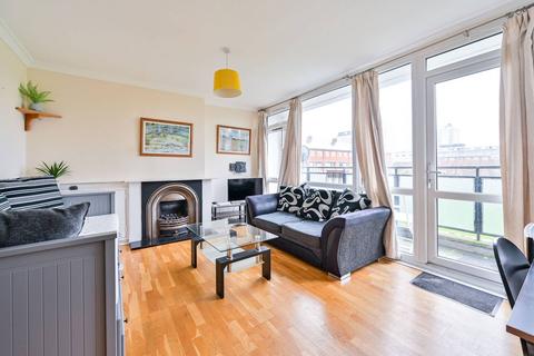 3 bedroom flat to rent, Forsyth Gardens, Elephant and Castle, London, SE17