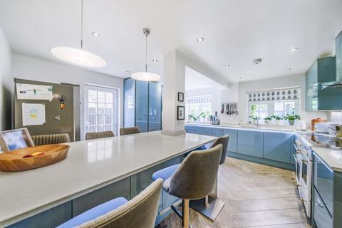 5 Fairways, Kenley, CR8 5HY