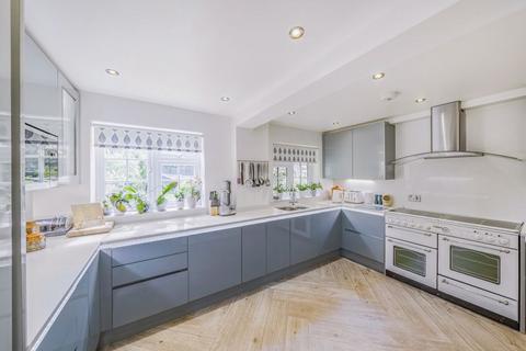 5 Fairways, Kenley, CR8 5HY