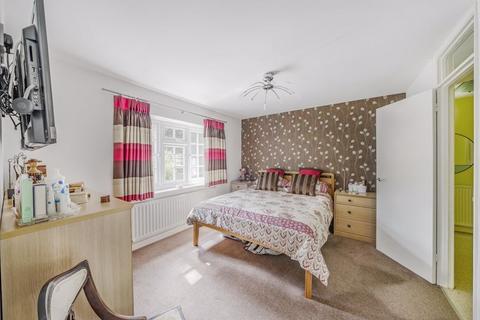 5 Fairways, Kenley, CR8 5HY