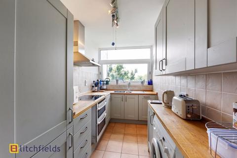 2 bedroom flat for sale, Southwood Lawn Road, Highgate, London, N6