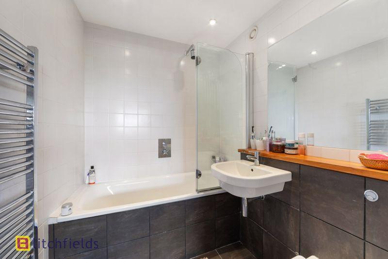 En-suite bathroom