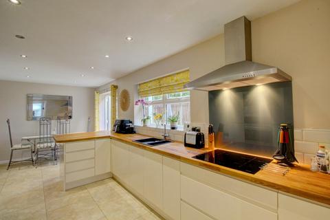 3 bedroom detached house for sale, Strafford Way, Apperley Bridge, BD10