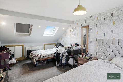 3 bedroom flat for sale, Casselden Road, London