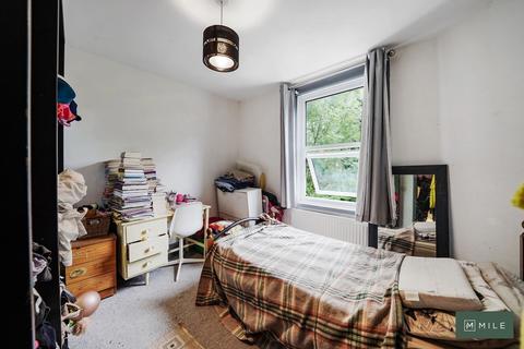 3 bedroom flat for sale, Casselden Road, London