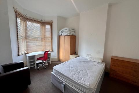 1 bedroom in a house share to rent, North Birkbeck Road