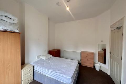 1 bedroom in a house share to rent, North Birkbeck Road