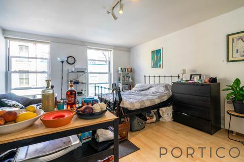 Studio to rent, Battersea Church Road, Battersea Square