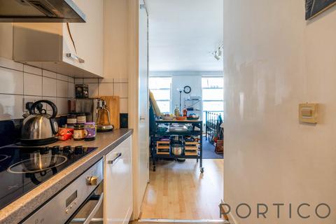 Studio to rent, Battersea Church Road, Battersea Square