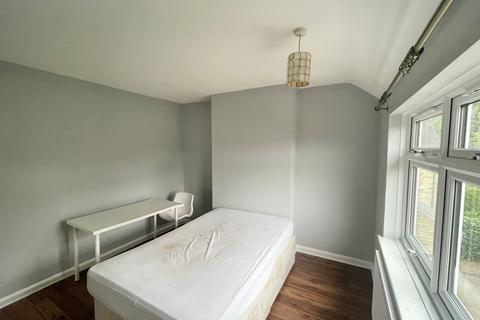 4 bedroom semi-detached house to rent, Gisborne Road, CB1