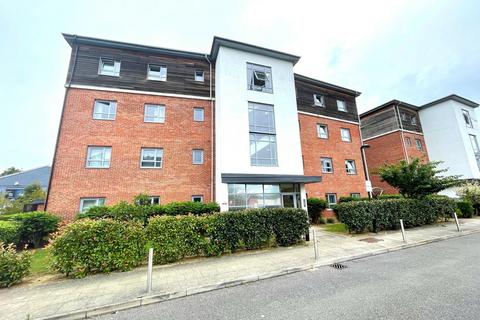 2 bedroom flat share to rent, Graveney Court, Riverside Close, Romford