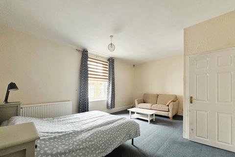 2 bedroom apartment to rent, High Street, Kelvedon