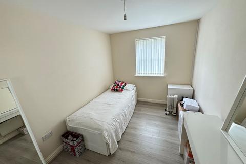 3 bedroom ground floor flat for sale, Weavers Court, Preston New Road